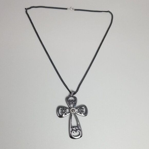 Vintage Sarah Coventry Large Dark Silver Gray Cross Pendant Necklace, Signed - Picture 9 of 10